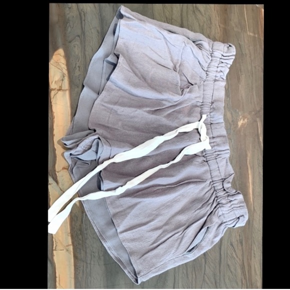 Flowy crepe grey Wilfred shorts - Picture 2 of 4